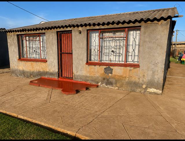 2 BEDROOM HOUSE FOR SALE IN SEBOKENG ZONE 7